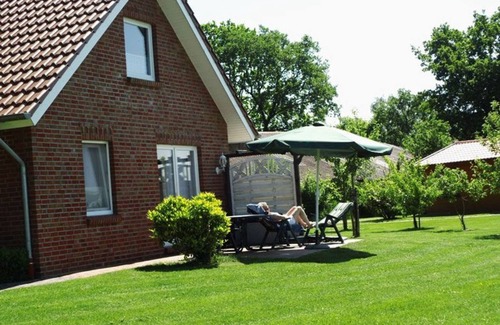 Detern Apartment | Schwalbenhaus - Ferienhof Am Birkensee, 55125