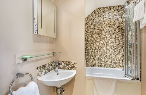 Wing House | Scotch Arms Mews