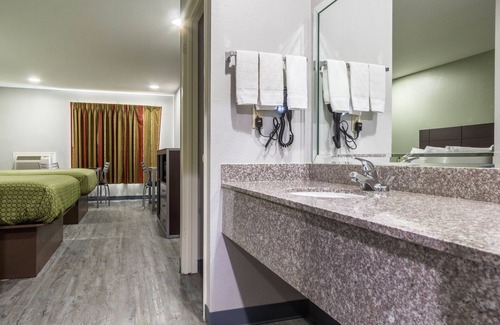 Tomball Hotel | Scottish Inn and Suites