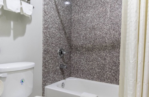 Tomball Hotel | Scottish Inn and Suites