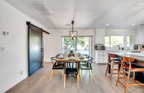 Shea North Estates House | Scottsdale Modern Retreat- Backyard Oasis + Pool- Nearby Dining and Shops!
