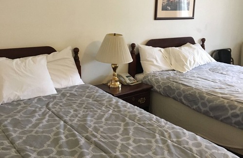 Wellston Hotel | Scully's Manistee Outpost Motel