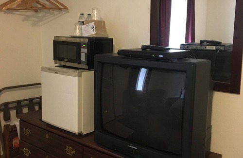 Wellston Hotel | Scully's Manistee Outpost Motel