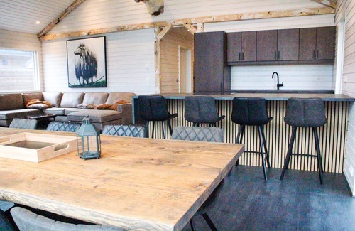 Selfoss Cabin | Sensational cabin with hot tub, sauna, fire place, 85" TV and magical views