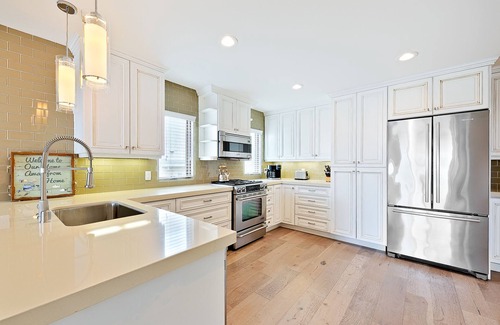 Beach Barber Tract House | Sea and Palms 2 - Modern condo with ocean views, walk to beach and restaurants