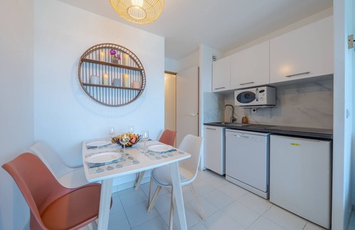 Cannes La Bocca Apartment | Sea and pool view in Cannes!