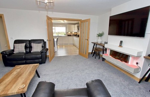 Homore Cottage | SEA BREEZE, family friendly, with a garden in Creagorry