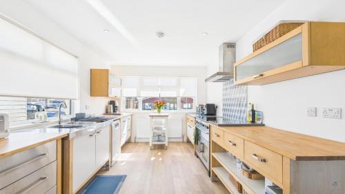 Sandown House | Sea Breeze