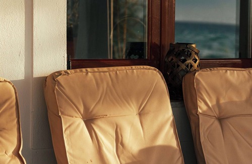 Molos House | Sea Breeze Oasis-Tranquil Coastal Escape