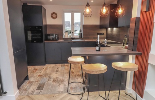 Edern Cottage | SEA CLIFF, pet friendly, with hot tub in Morfa Nefyn