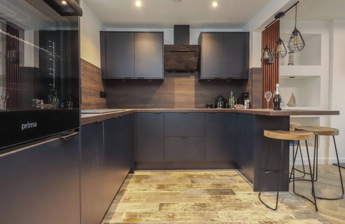 Edern Cottage | SEA CLIFF, pet friendly, with hot tub in Morfa Nefyn