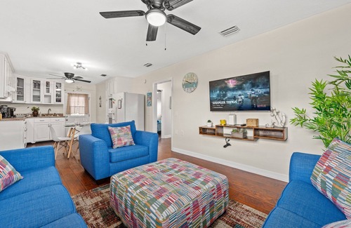 Holiday Beach House | Sea Escape: PCB Two Blocks From Beach