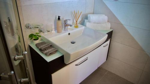Kalkara Apartment | Sea Front Studio with Valletta Views