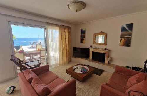 Isthmia House | Sea Front Villa near Athens