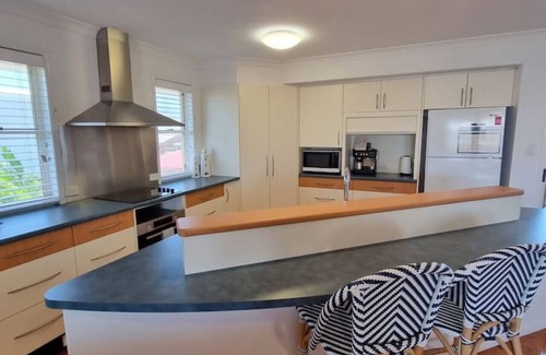 Bargara House | Sea La Vie, Bargara Beach