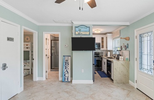 Indian Rocks Beach Cottage | Sea La Vie Cottage by the Beach - Unit A