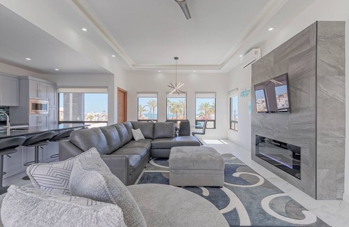 Las Conchas House | Sea La Vie: Come and enjoy the stunning beach views from this luxurious home