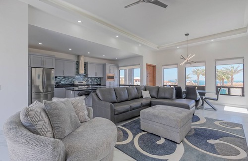 Las Conchas House | Sea La Vie: Come and enjoy the stunning beach views from this luxurious home