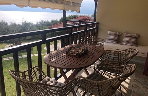 Lefokastron Apartment | Sea side house with magnificent garden