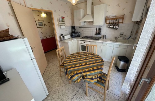 Saint-Mandrier-sur-Mer Apartment | Sea View, 100 m from the beach
