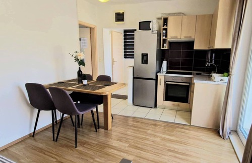 Marina Apartment | Sea-view Apartment - Sleeps 4, Parking & Balcony