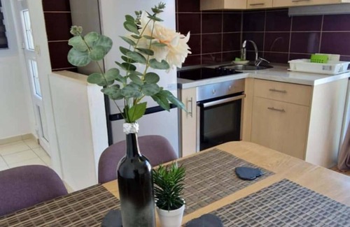 Marina Apartment | Sea-view Apartment - Sleeps 4, Parking & Balcony