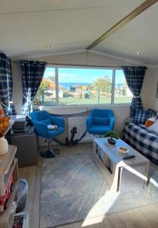 Prestonpans Resort | Sea view holiday home with accessible ramp and WiFi