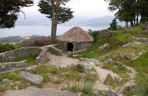 Cangas House | Sea view house
