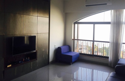 Vainguinim Apartment | Sea view private apartment at dona paula
