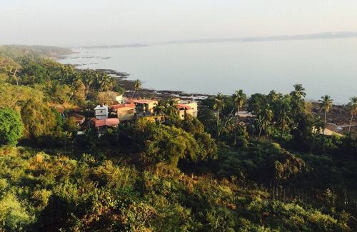 Vainguinim Apartment | Sea view private apartment at dona paula