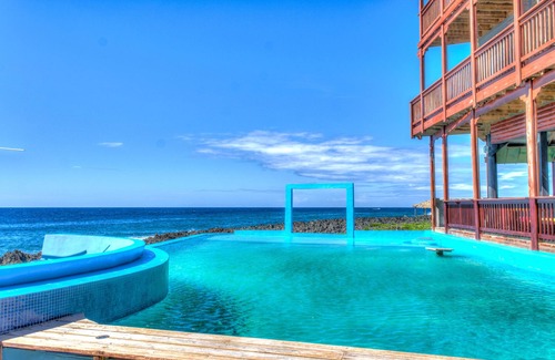 Half Moon Bay Hotel | Sea view room with deck