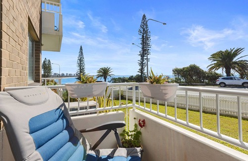 Alexandra Headland Apartment | Sea views at Alex Heads.