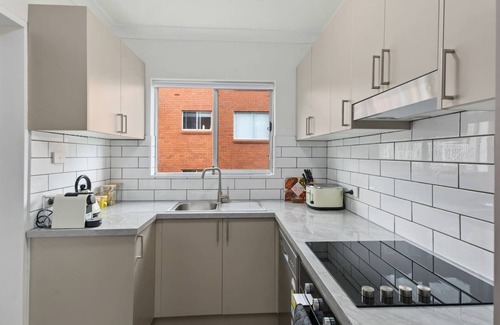 Wollongong CBD Apartment | Sea Vista Escape A Charming Waterside Stay