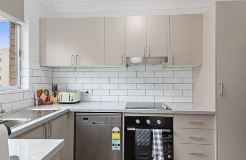 Wollongong CBD Apartment | Sea Vista Escape A Charming Waterside Stay