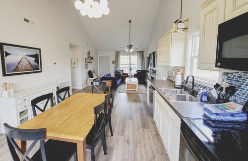 Taylorsville House | Seabiscuit 5- Relax And Kick Back
