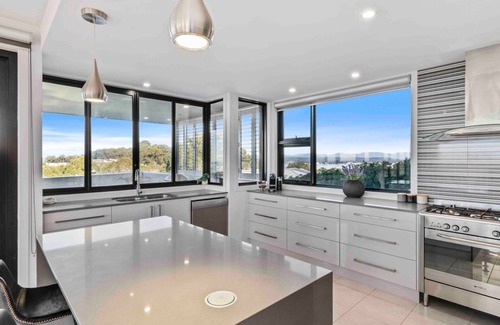 Long Beach House | Seabreeze Sanctuary is a beautiful modern home with panoramic views