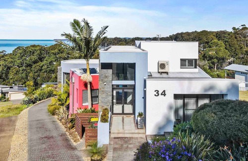 Long Beach House | Seabreeze Sanctuary is a beautiful modern home with panoramic views
