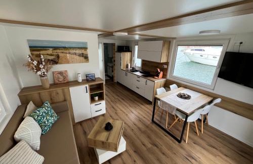 Old Town Boat Rental | SeaEsta Floating House