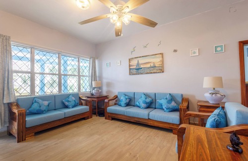 Corozal House | Seafront house in beautiful Corozal Town that sleeps 6 with a fenced-in yard.