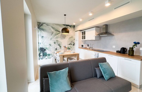 Chioggia Apartment | Seafront Modern Farmont Acquamarine Suite
