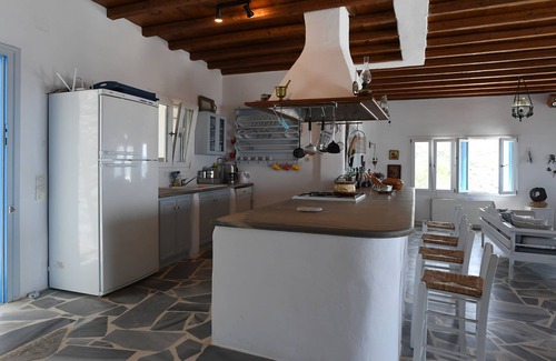 Exomvourgo Villa | SEAFRONT PROPERTY WITH LARGE PRIVATE POOL