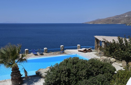 Exomvourgo Villa | SEAFRONT PROPERTY WITH LARGE PRIVATE POOL