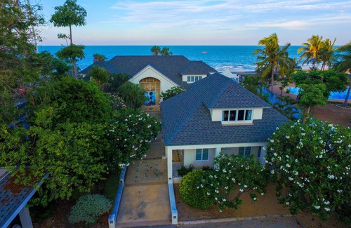 Pak Nam Pran Villa | Seafront villa with private infinity edge 16 m. pool