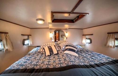 Eaucourt-sur-Somme Boat Rental | SEALOV Hébergements insolites- linge, ménage et vélos inclus