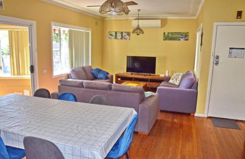 South West Rocks House | Seamist Cottage - Bring your own linen.