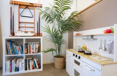 Banksia Beach House | Seanna Blue: Relax & Indulge on the canal