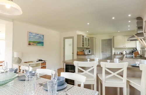 Trenance House | SEAPORT LODGE, pet friendly, country holiday cottage in Mawgan Porth