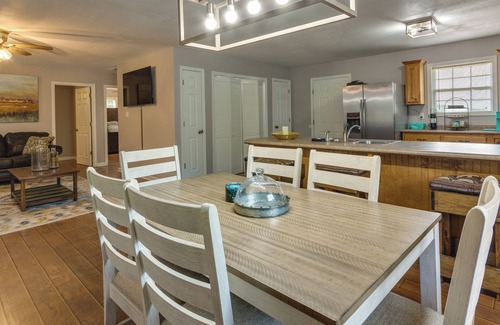 Searcy Cabin | Searcy Vacation Rental w/Deck & Water Views!