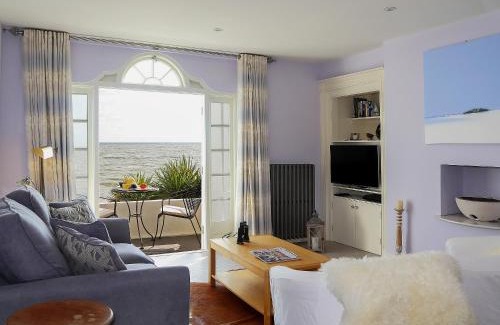 Sandgate House | Seashore Apartment