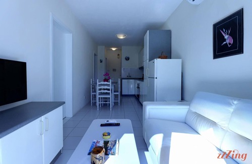 Għadira Apartment | Seaside 2 Bedroom Apt w Side Sea Views - New